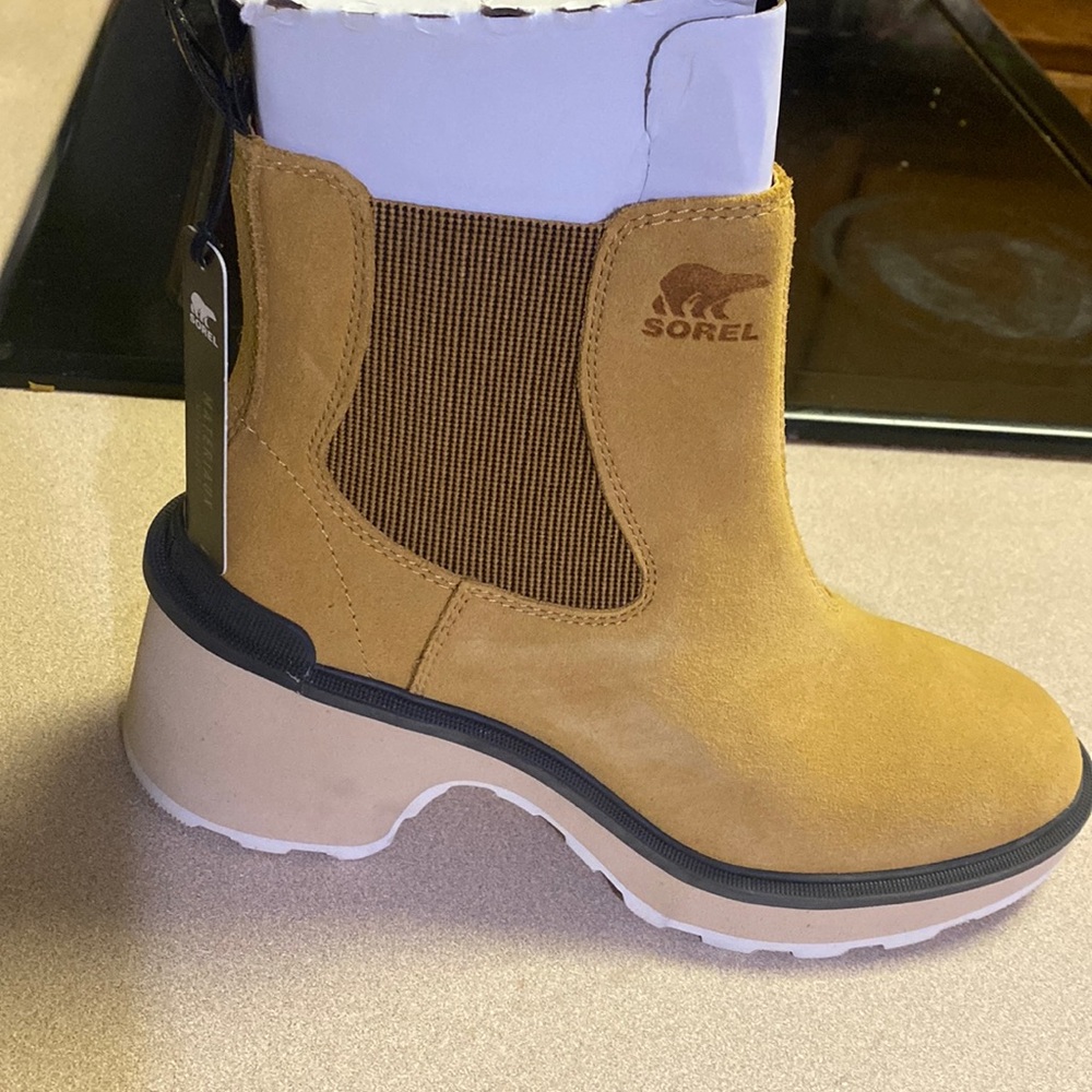 WOMEN'S HI-LINE™ HEEL CHELSEA BOOT